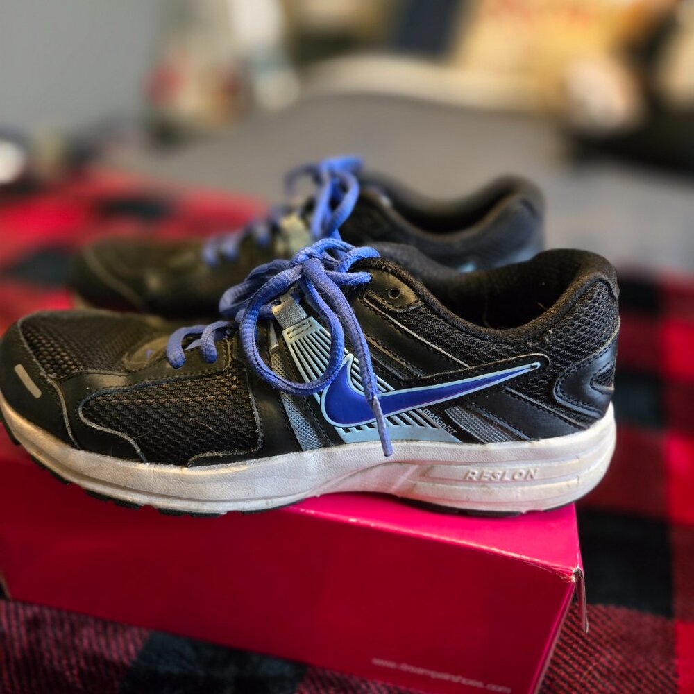 Sneakers - Picture 6 of 6